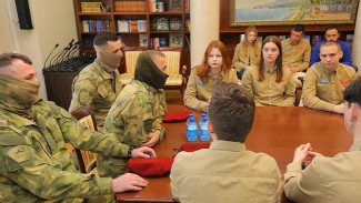 Воспитанники «Артека» встретились с участниками специальной военной операции