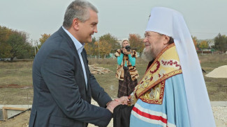 Аксёнов поздравил митрополита Лазаря с днём тезоименитства