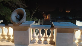 В Керчи вандалы разбили каменные вазы на Малой Митридатской лестнице