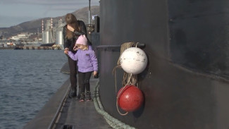 Черноморский флот исполнил новогоднее желание девочки Лизы – посетить подлодку