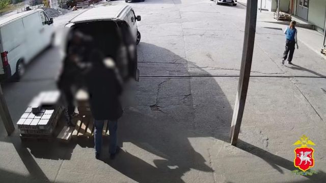 Тысячу пачек кофе похитили со склада в Крыму