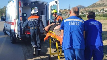 В Судаке столкнулись мопед и легковушка