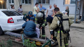 Из горящего дома в Феодосии эвакуировали восемь человек