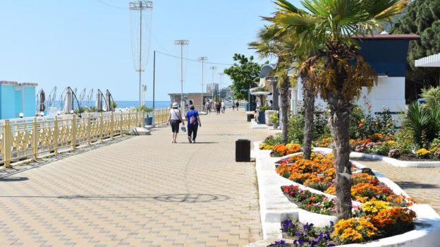 В Алуште составили протоколы на арендаторов пляжей