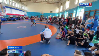 В Бахчисарае прошли республиканские соревнования по греко-римской борьбе