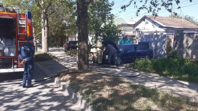 В Симферополе на ходу загорелся автомобиль