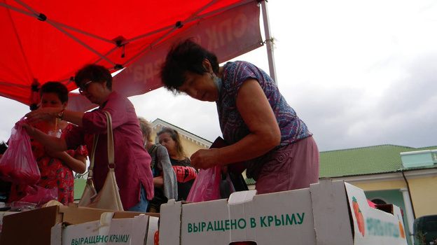 Феодосийцы массово скупают овощи на с/х ярмарке