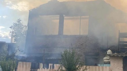 В Феодосии потушили пожар в двухэтажном доме