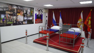 В Керчи открыли комнату памяти в честь двух героев СВО
