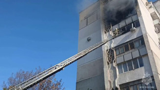 В Евпатории горел балкон многоквартирного жилого дома