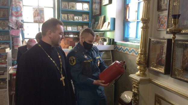 МЧС обеспечивает пожарную безопасность в храмах Крыма