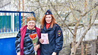 В Крыму и Севастополе поздравили жён и матерей погибших сотрудников МВД