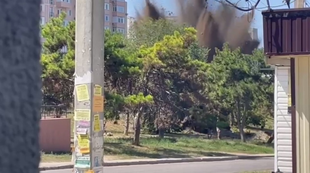 Взрывы в Севастополе: опубликовано видео уничтожения обломков ракет ATACMS 