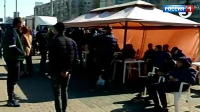 У ЦИК Украины появились палатки с крепкими мужчинами