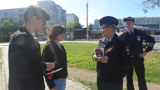 Керченские полицейские приняли участие в патриотической акции