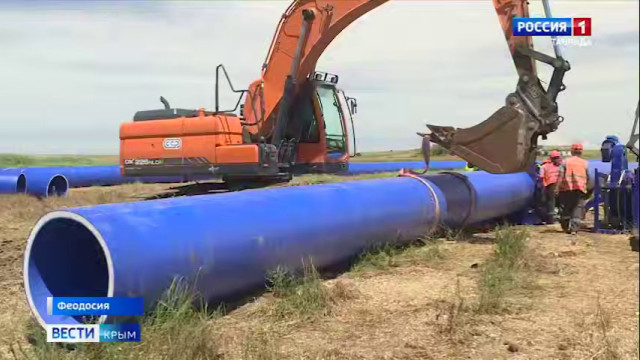 В Феодосии производят замену водопроводной магистрали. 