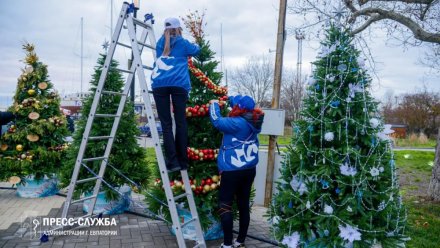 В Евпатории украшают Фестивальную площадь  