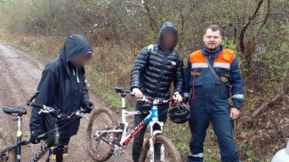 В лесу возле Симферопольского водохранилища застряли велосипедисты