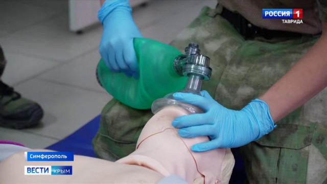 Братья Бебик из Евпатории наградили благодарностью Минздрава Крыма за оказание первой помощи подростку в ДТП