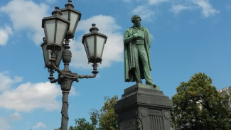 Аксёнов осудил снос памятников Пушкину