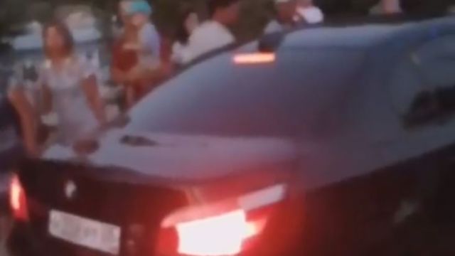 Наехал на женщину с ребёнком, вышел из авто и побил пострадавших (ВИДЕО)