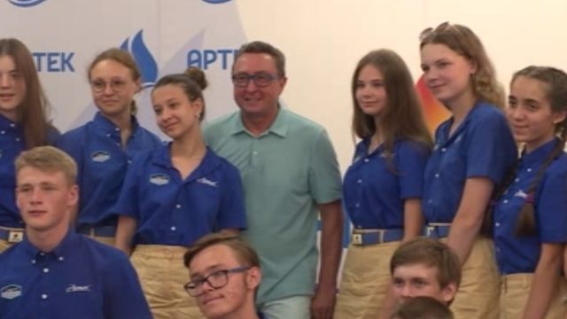 Директор "Вести Крым" рассказал артековцам о военной журналистике 