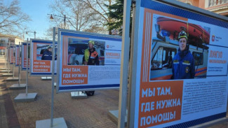 В Симферополе открылась фотовыставка, посвященная Дню спасателя 