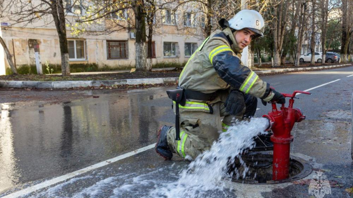 МЧС проверяет противопожарное водоснабжение в Симферополе – Новости Крыма –  Вести Крым