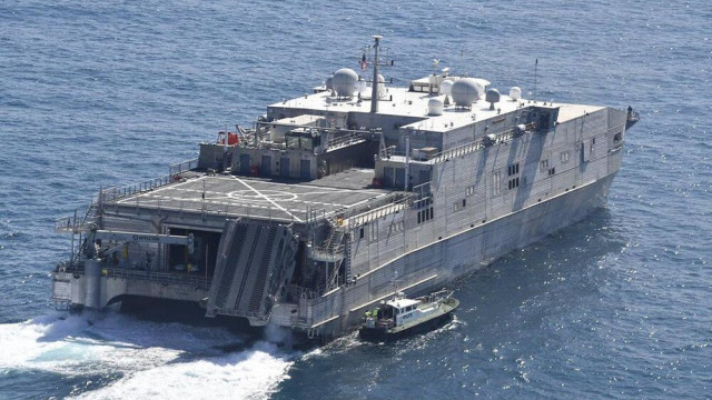 Американский транспортно-десантный корабль вошел в Черное море 