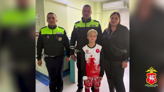 В Ялте инспекторы ДПС спасли ребёнка с отёком Квинке