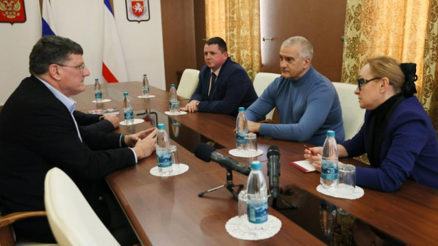 Глава Крыма встретился с американским военным экспертом