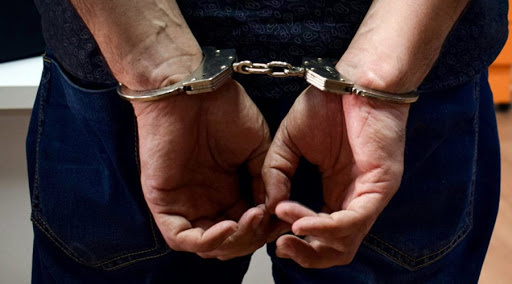 Двух наркосбытчиков задержали в Алуште