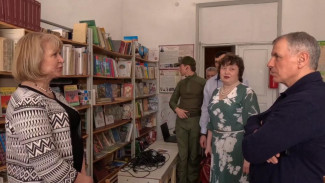 Книгу «Бандера капут» привезли школьникам Мелитополя из Крыма (ВИДЕО)