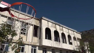 В Форосской школе, пострадавшей от атаки ВСУ провели субботник