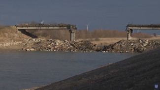 Момент подрыва дамбы на Северо-Крымском канале показали на видео