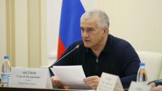 Аксенов объявил выговоры двум министрам
