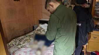 Крымчанин напал на свою мать и выпрыгнул из окна