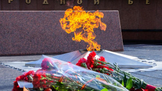 Аксёнов почтил память крымчан, погибших в Великой Отечественной войне