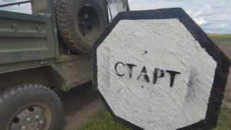 Российские военные тренируются вождению на одном из полигонов в Запорожской области