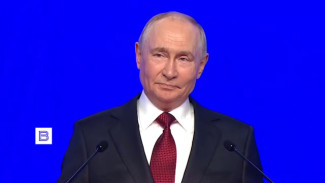 Владимир Путин поздравил россиян с Днем Государственного флага