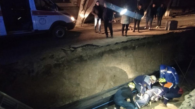 В Симферополе мужчина упал в трёхметровую яму и потерял сознание