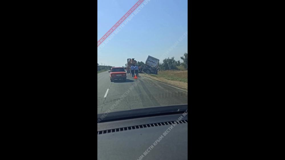 Грузовой автомобиль попал в аварию на трассе Армянск — Симферополь (ВИДЕО)  – Новости Крыма – Вести Крым