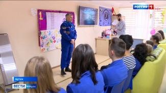 Космонавт посетил «Артек» в День Героев Отечества