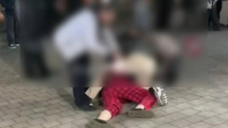 В Ялте неизвестный напал с ножом на двоих мужчин 