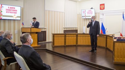 Аксёнов вручил награды в честь Дня защитника Отечества