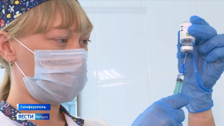 Крымчане выстраиваются в очереди, чтобы пройти ревакцинацию от коронавируса