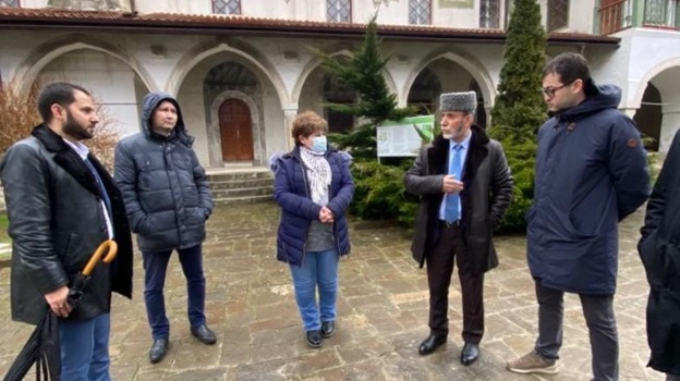 Муфтий Крыма призвал спасти треснувший Ханский дворец
