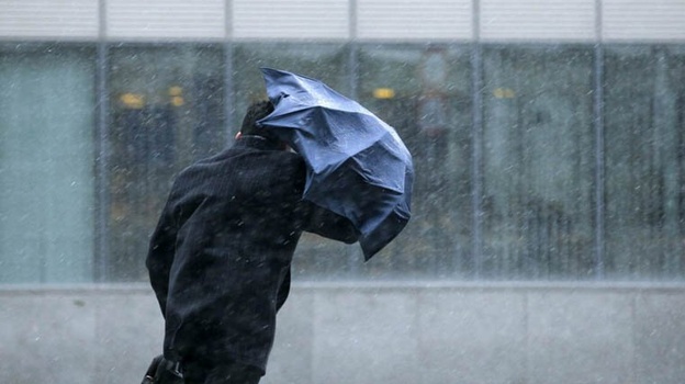 На Севастополь обрушатся штормовой ветер и дожди