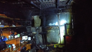 Сотрудники МЧС спасли дом и автомобиль от пожара в Бахчисарайском районе
