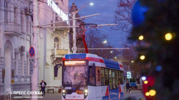 Трамваи в Евпатории будут курсировать по маршрутам дольше обычного  
